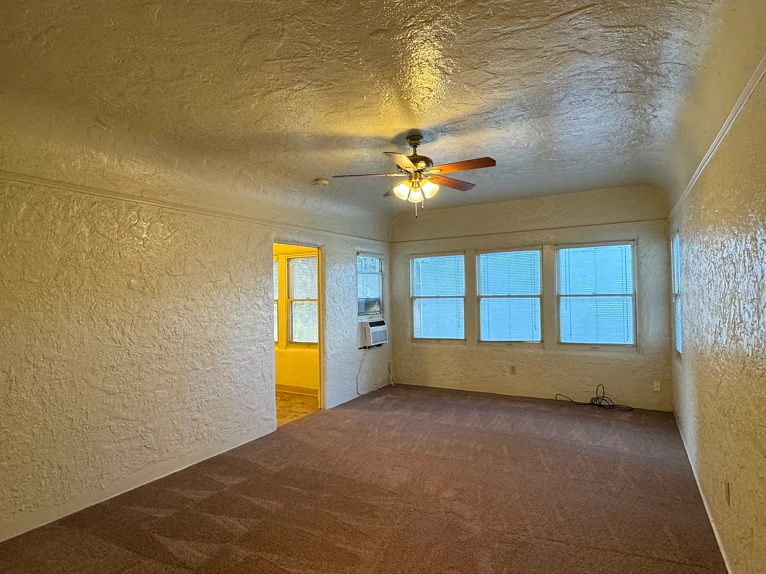 1 bed, 400 sqft, $950 — Photo 3