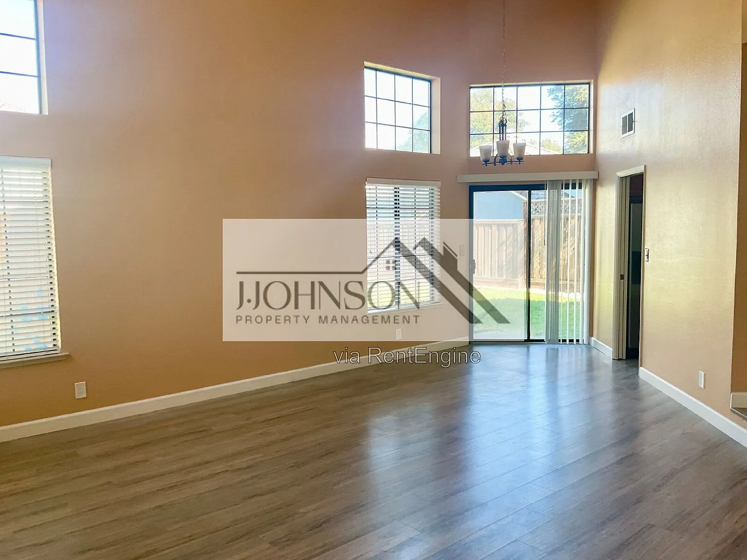 4 bed, 2.0 bath, 2033 sqft, $3,099 — Photo 3