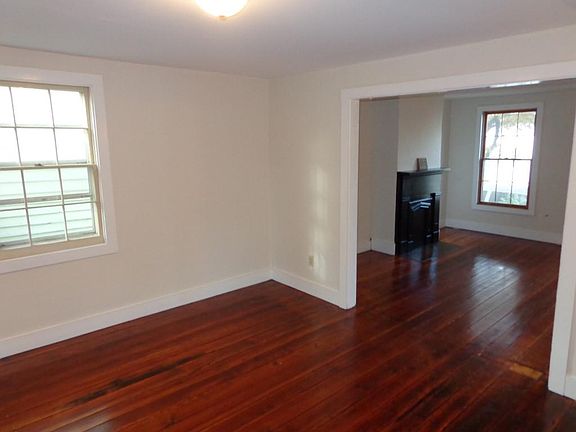 2nd image of 2807 E Clay St