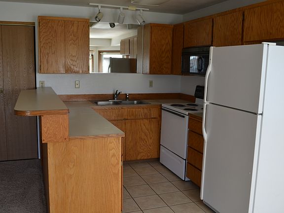 3rd image of 416 White Dr