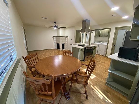 2nd image of 421 W San Antonio St APT C4