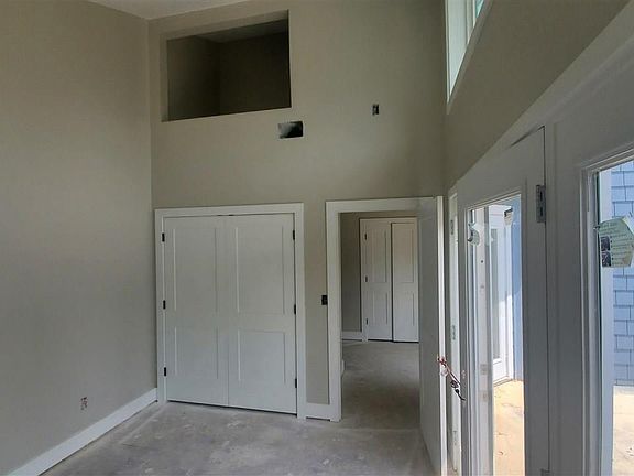 3rd image of 903 N Buchanan Blvd