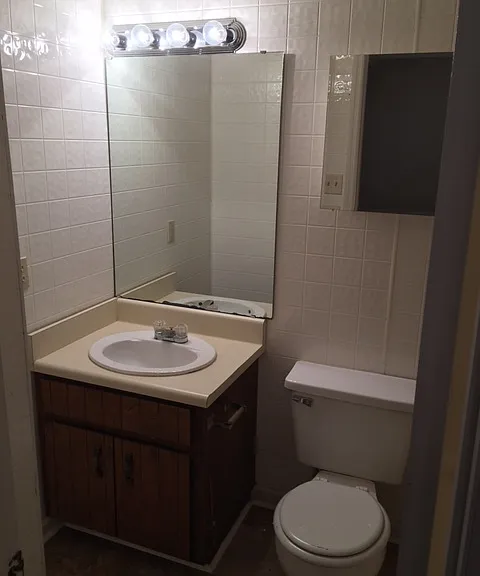 2726 Tyndall Dr — Photo 5