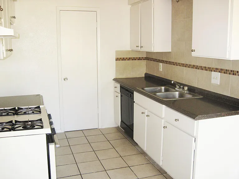 4410 Dove Dr — Photo 3