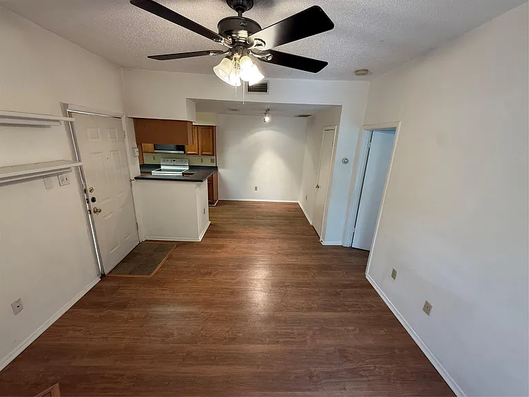 114 E 31st St #213 — Photo 3