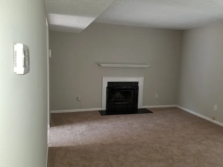 1125 Old Denbigh Blvd — Photo 6