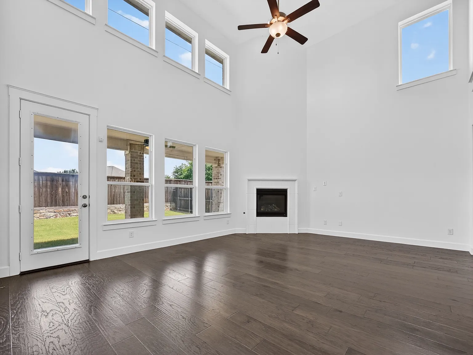 4 bed, 3290 sqft, $3,850 — Photo 2