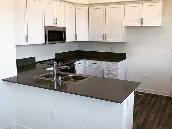 3rd image of 2024 Ventura Blvd APT 245