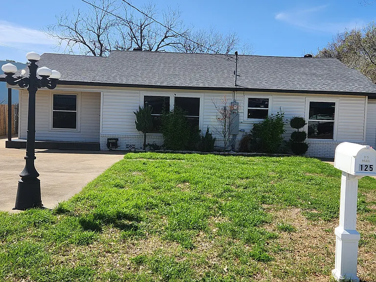 Main house with 3 bedrooms, 2 bathrooms, 2 living areas, washer , dryer, fridge included. Separate apartment with 1 bed 1 bath.