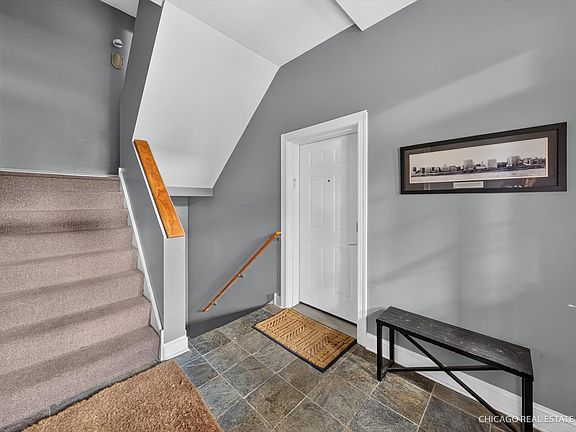 2nd image of 4711 N Malden St APT 2S