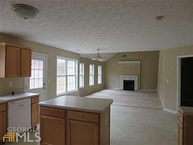 3rd image of 935 Paper Creek Dr