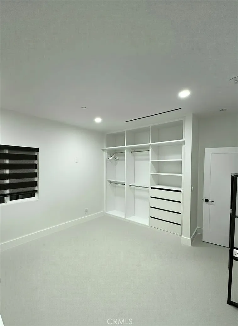 3 bed, 1181 sqft, $3,300 — Photo 3