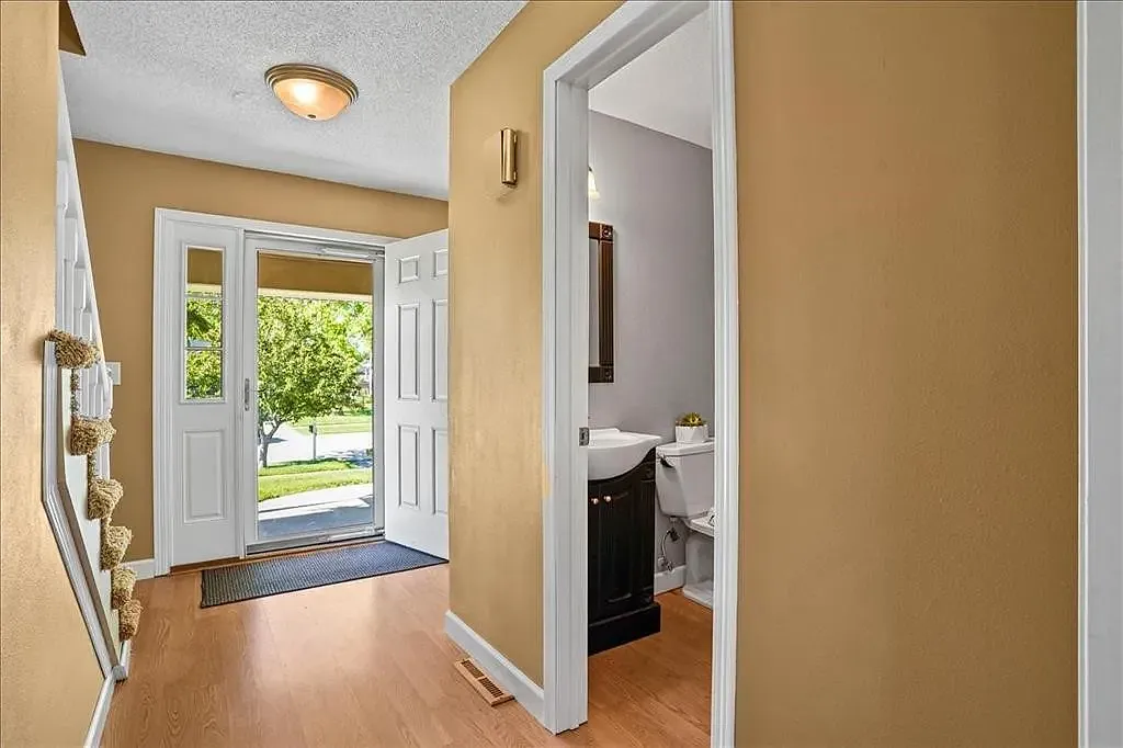 4 bed, 2.5 bath, 2673 sqft, $2,600 — Photo 3