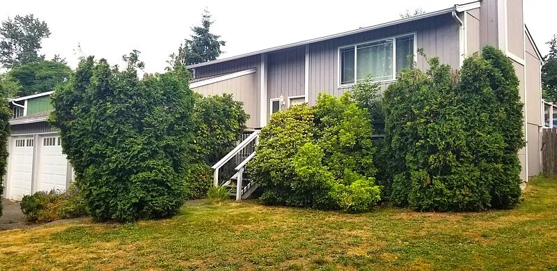 3 bed, 1.0 bath, 1650 sqft, $3,200 — Photo 2