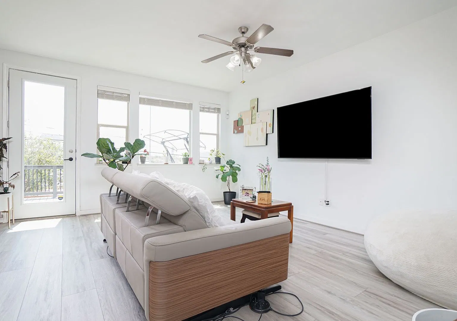 4-bedroom, 2.5-bath — Photo 3
