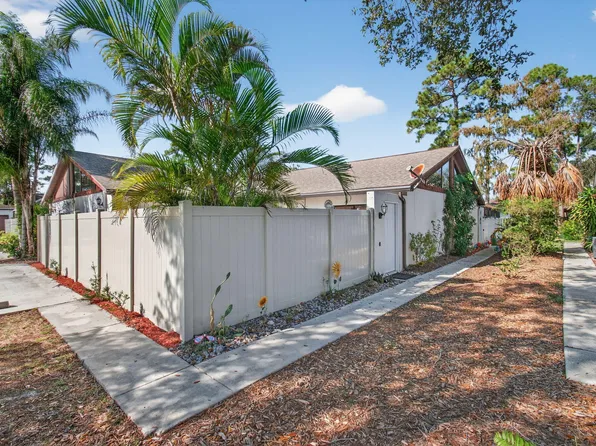 1350 Periwinkle Pl, Wellington, FL 33414