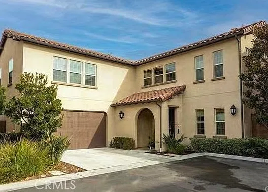 5 bed, 2413 sqft, $7,600 — Photo 1