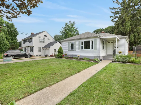1014 Walker St, Janesville, WI 53545