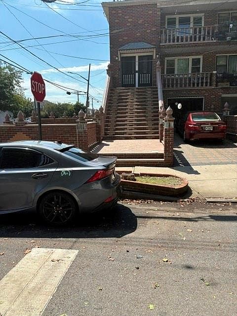 1st image of 1280 E 70th St
