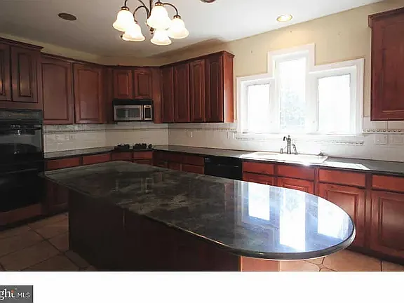 1006 Glendevon Dr — Photo 22