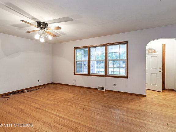 3rd image of 633 Parkway Ave