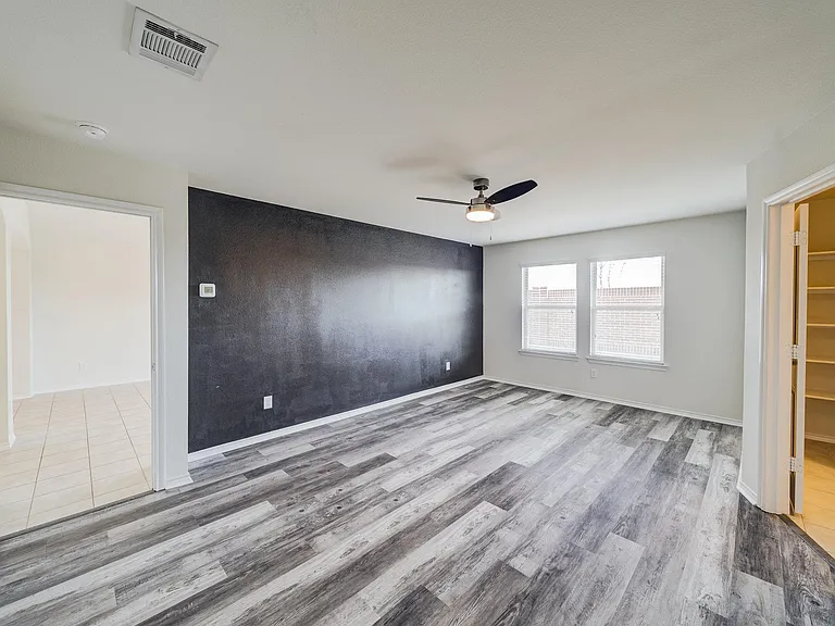 1110 Mercury Dr — Photo 17