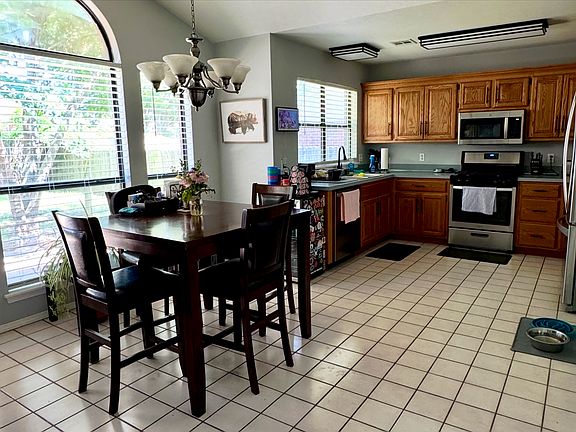 5th image of 221 S Abbey Ln