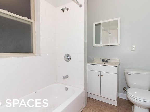 3rd image of 2117 W Ainslie St #One
