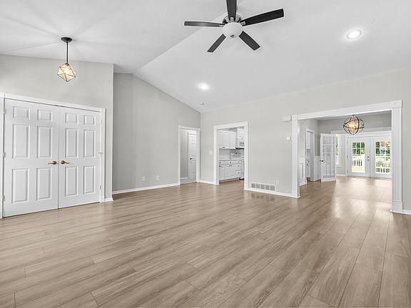 3rd image of 3545 5th Ave SW