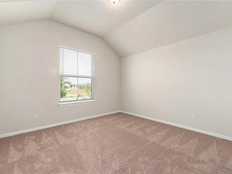 113 Thurston Dr — Photo 34