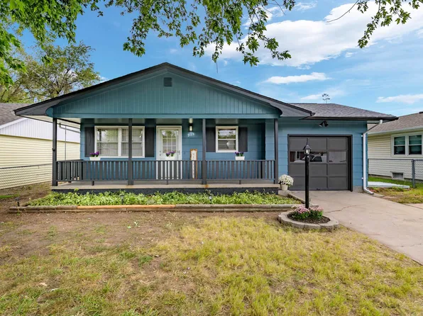 915 College Ln, Hutchinson, KS 67501