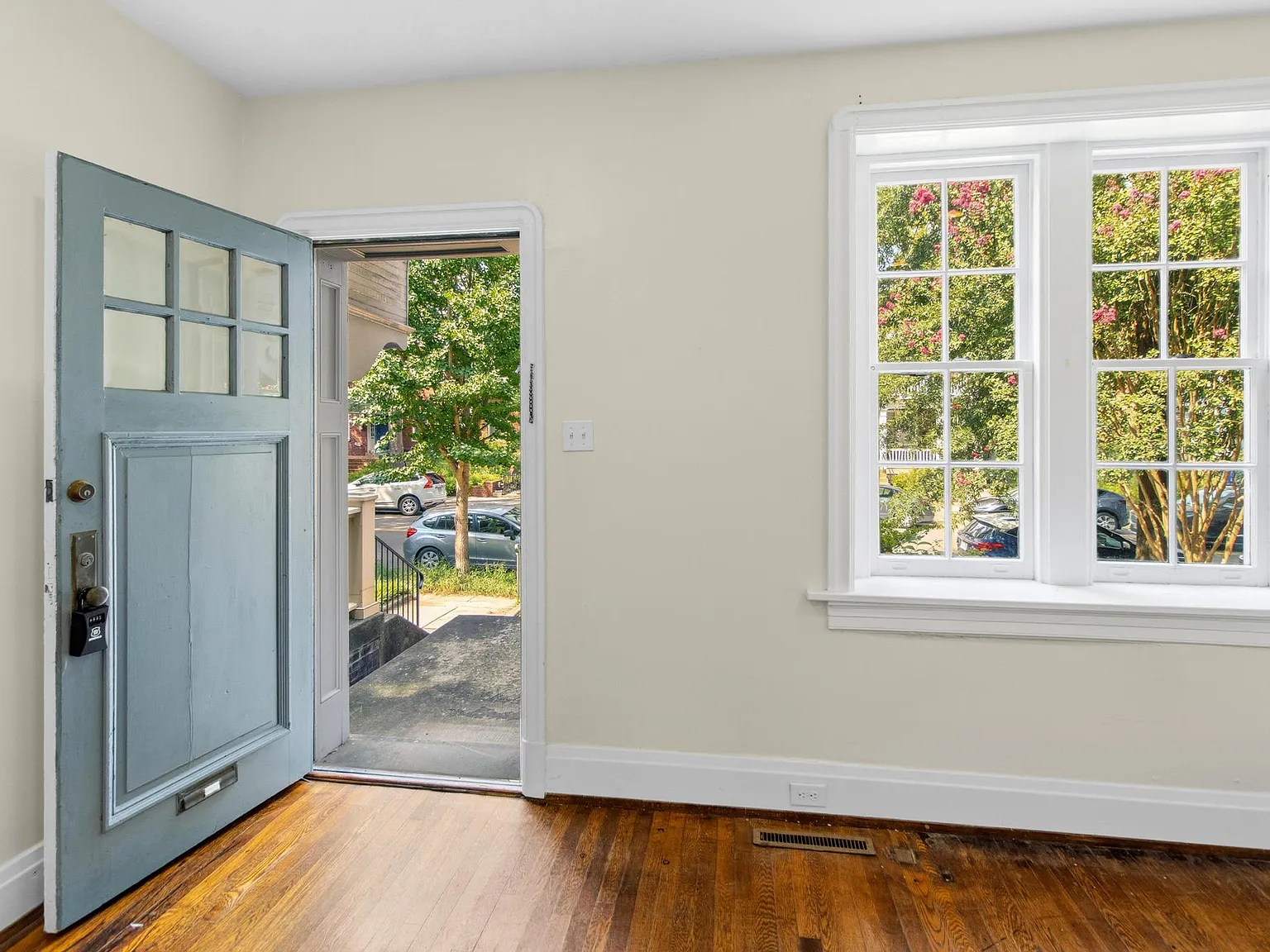 2 bed, 1200 sqft, $2,100 — Photo 4