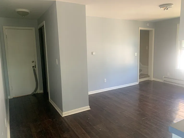 208 N Linn St — Photo 5