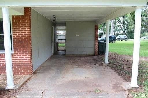 5th image of 999 Parkwood Dr