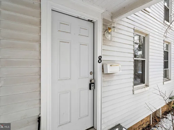 8 S Greenwood Ave, Hopewell, NJ 08525