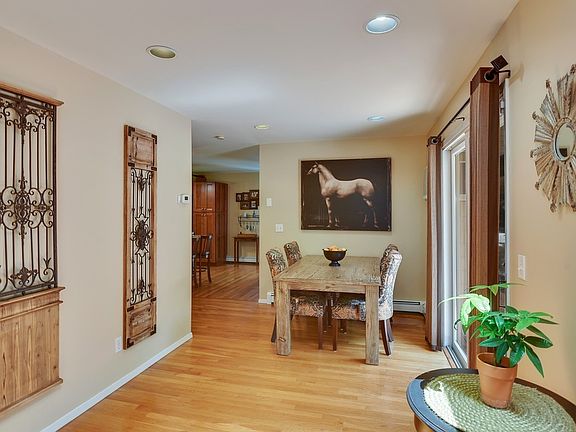 3rd image of 25 Belleview Ave