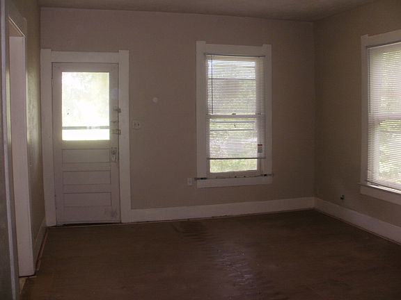 3rd image of 2475 Taylor St