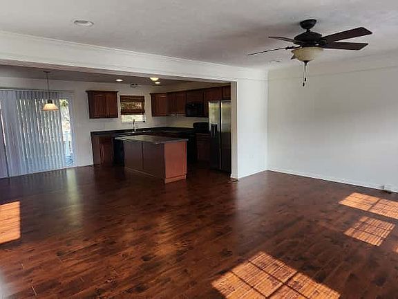 5th image of 219 Grace Manor Dr