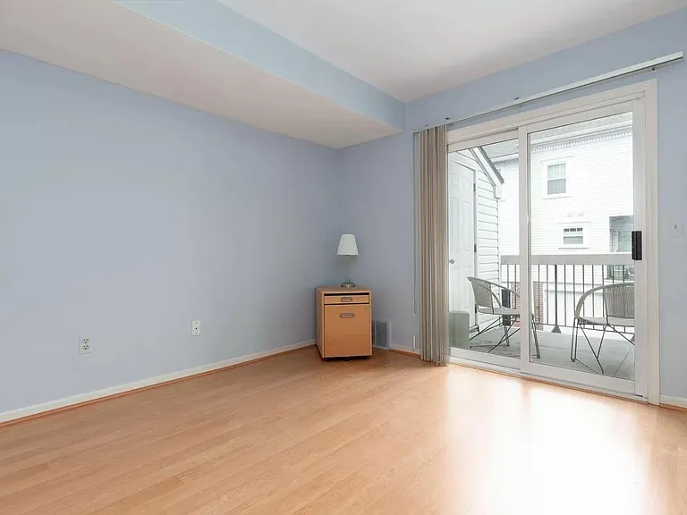 160 Allenhurst Ave — Photo 8