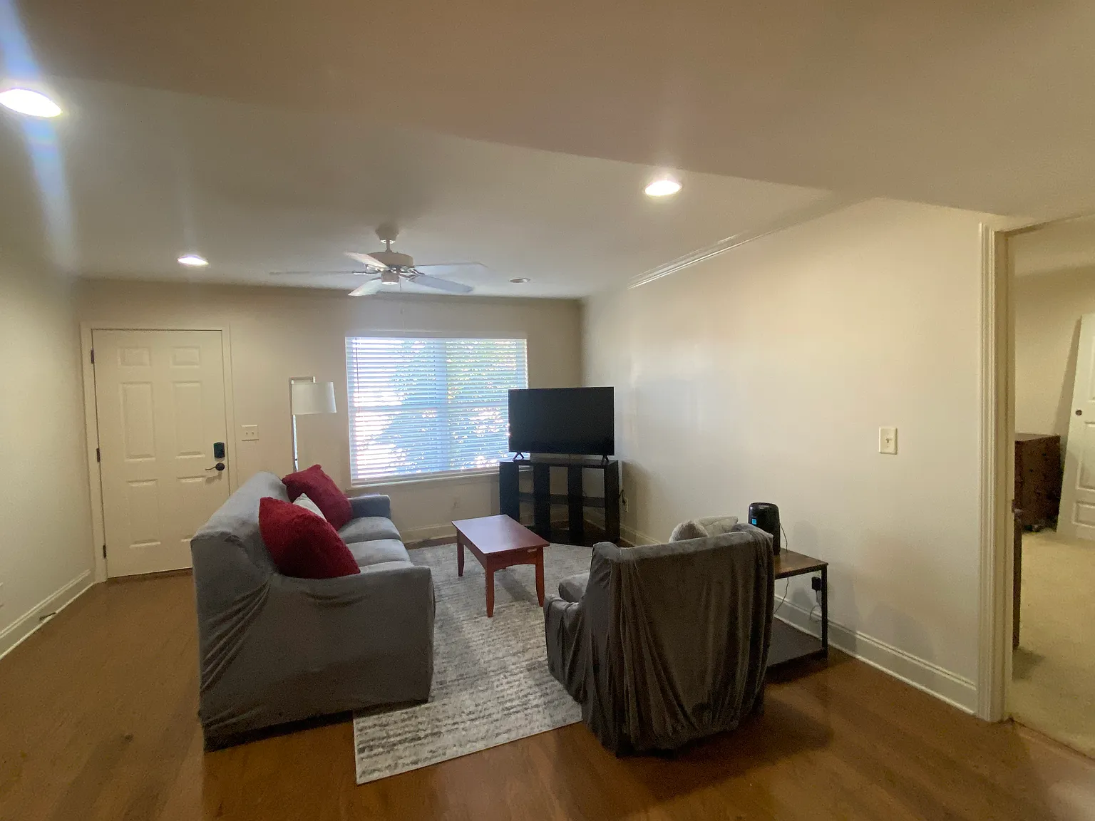 2 bed, 995 sqft, $1,600 — Photo 2