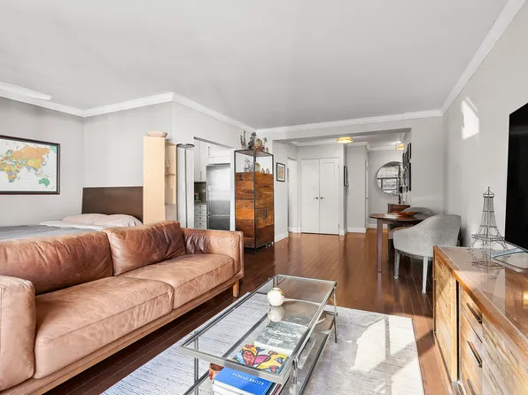 49 West 12th Street 8A image 1 of 8