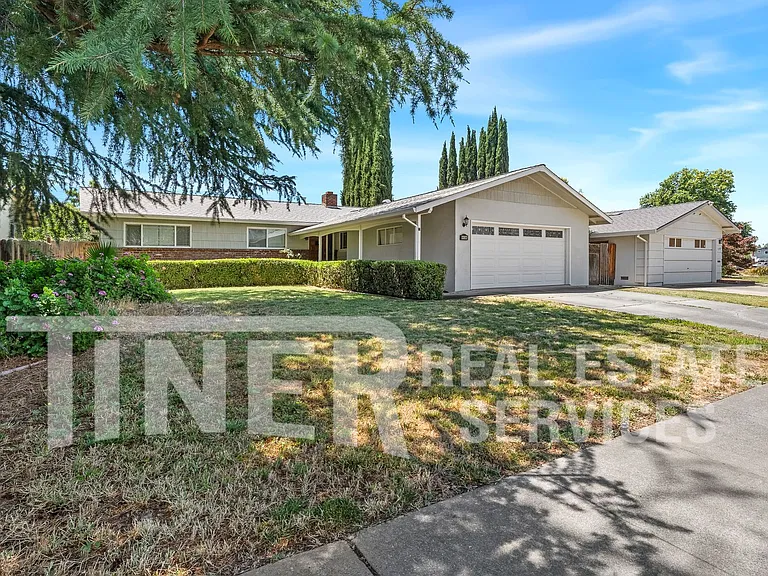 9136 Cecile Way — Photo 5