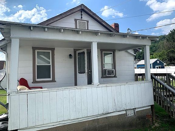 4th image of 55 Oak Ave #1/2
