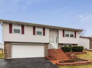 33 W Schubert Ave, Glendale Heights, IL 60139
