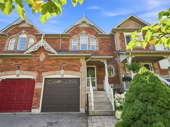 92 Tremount St, Whitby, ON L1M 1G2