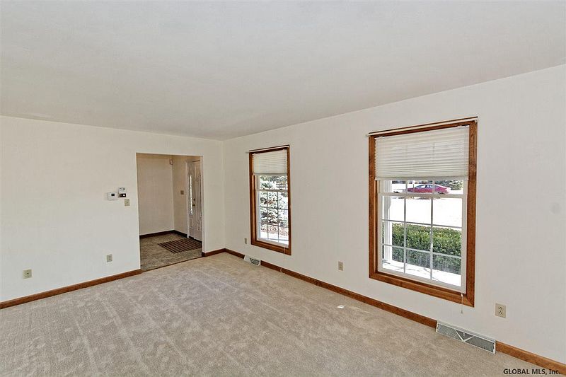 4th image of 1497 MAPLECREST Drive