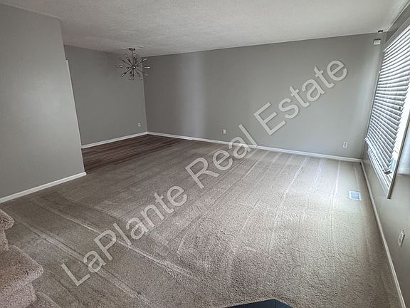 4th image of 4042 Newcastle Dr #4046