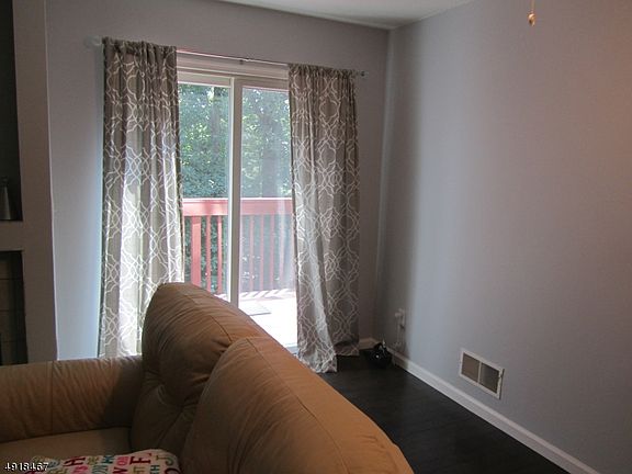 4th image of 76 Red Oak Ter