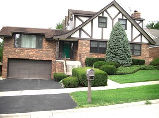 9124 Stratford Ln, Palos Hills, IL 60465