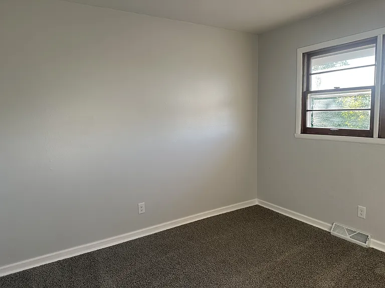 3221 Holiday Dr — Photo 22